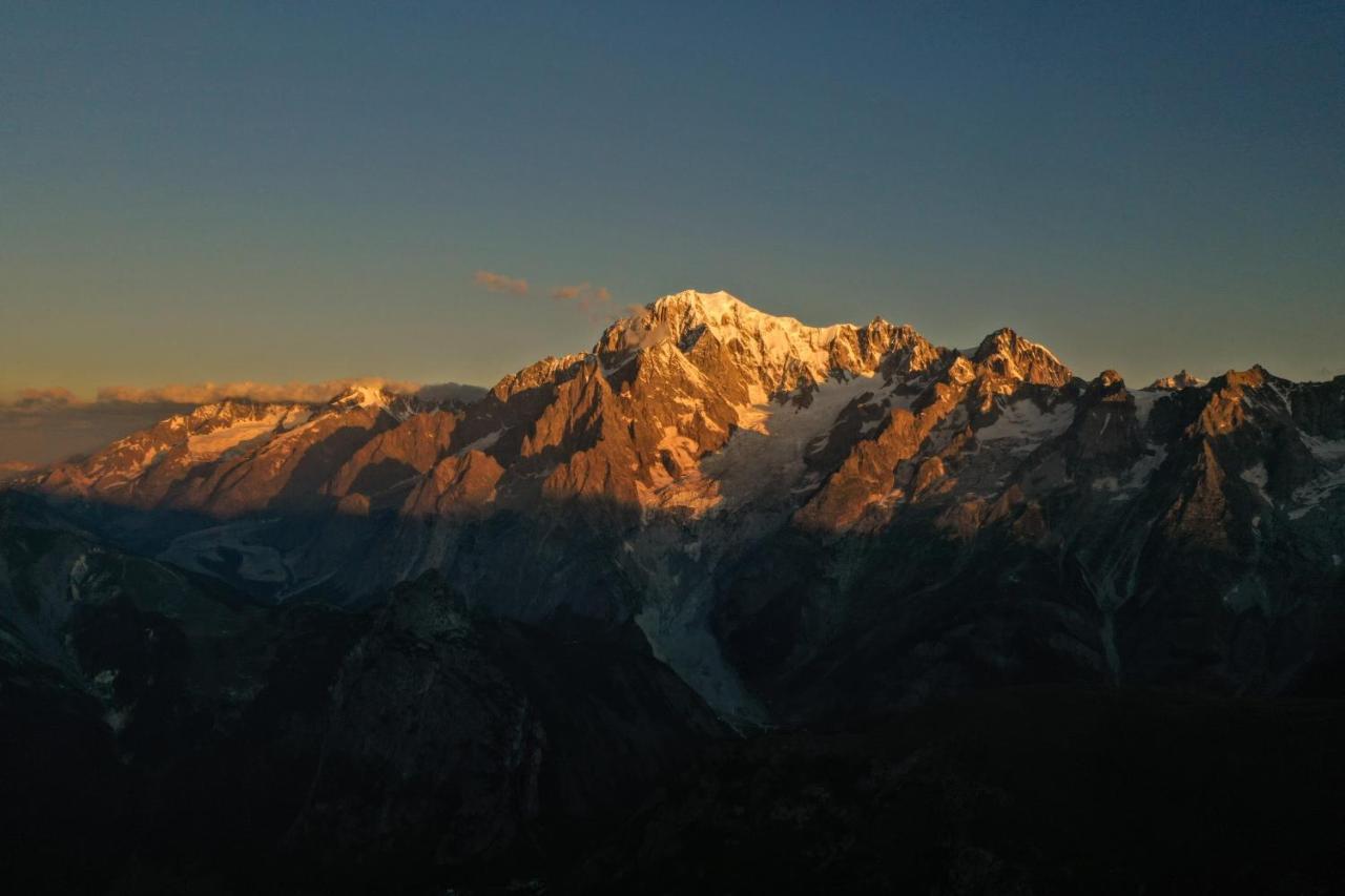 Luminosissimo Appartamento Nel Centro Di Aosta Exterior foto